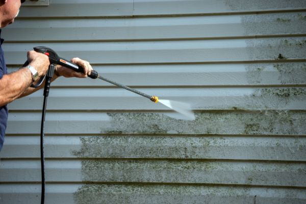 Cost of Vinyl Siding Power Washing in Endicott